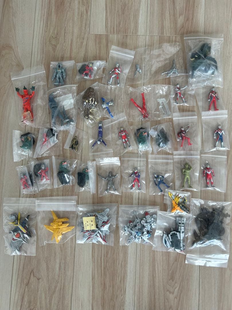 ウルトラマン　怪獣　乗り物