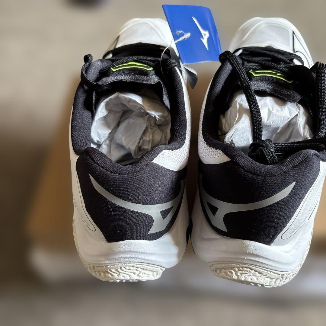 MIZUNO バレーボールシューズ ウエーブライトニングZ8 26㎝