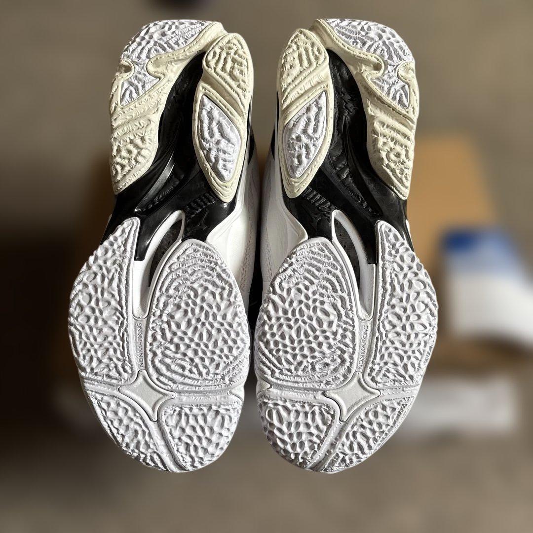 MIZUNO バレーボールシューズ ウエーブライトニングZ8 26㎝