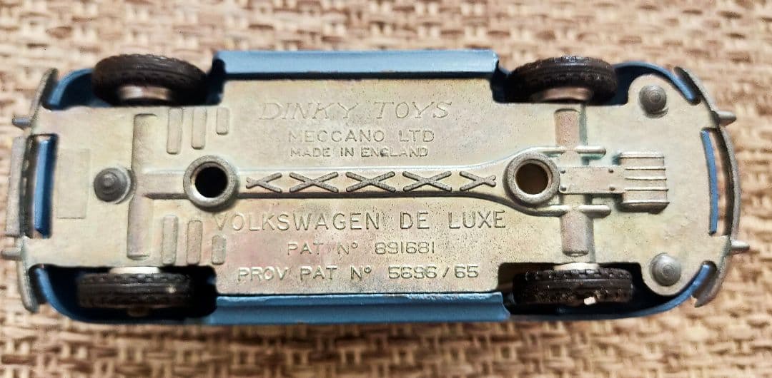 ミニカー DINKY TOYS 1/43 VOLKSWAGEN DE LUXE