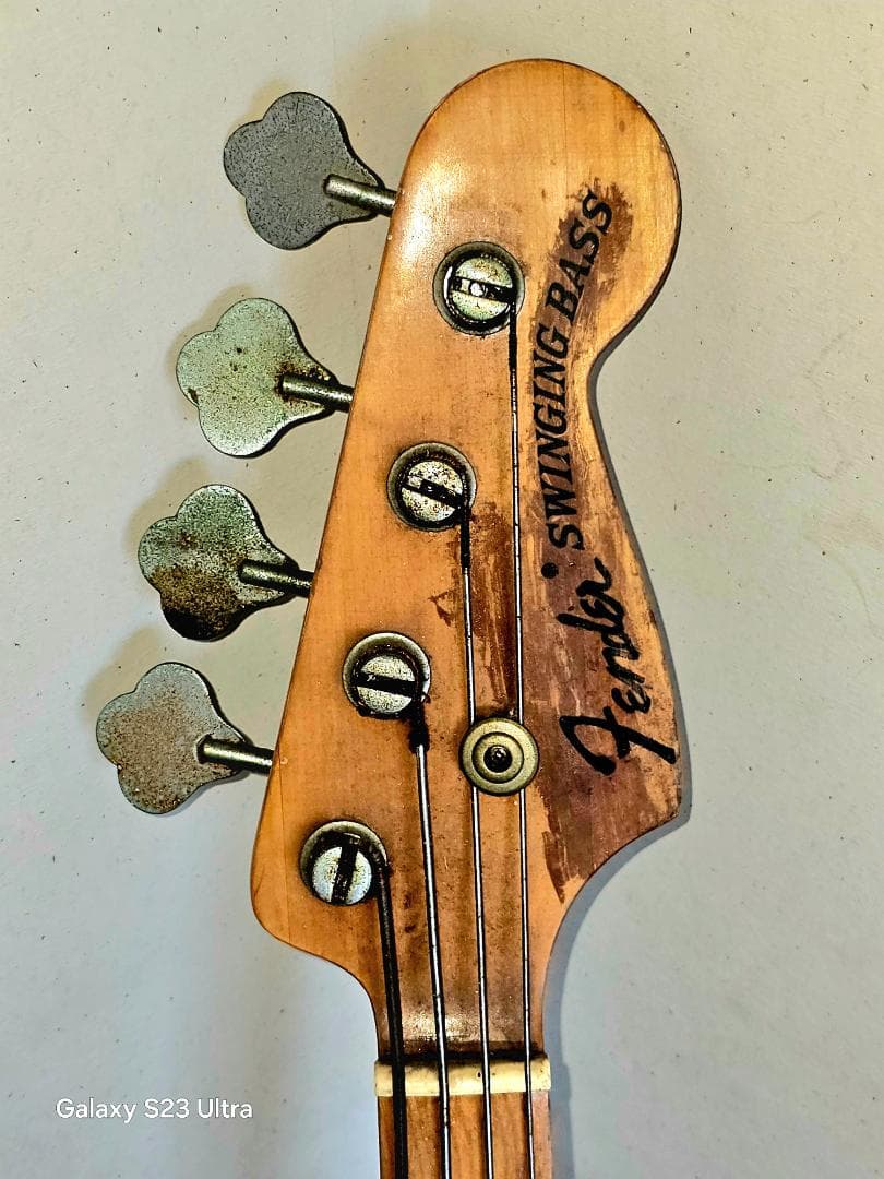 ボディは1977年フェルナンデス。ネックは不明品