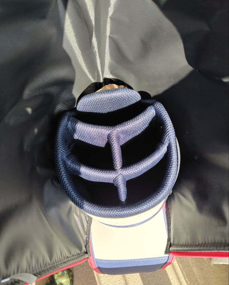 新品未使用。Kolwinコルウィン軽量キャディバッグ。ブリジストンボール6個付き