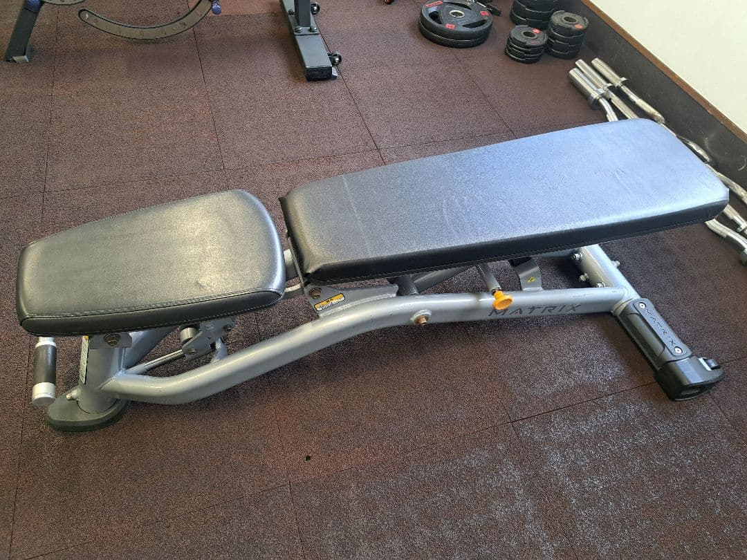 【岡山県引き取り限定】MATRIX トレーニングベンチ 背もたれ調整可能