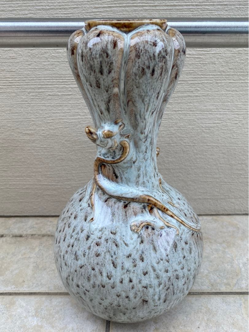 中国美術 時代 花瓶 青磁 竜紋の彫刻付き