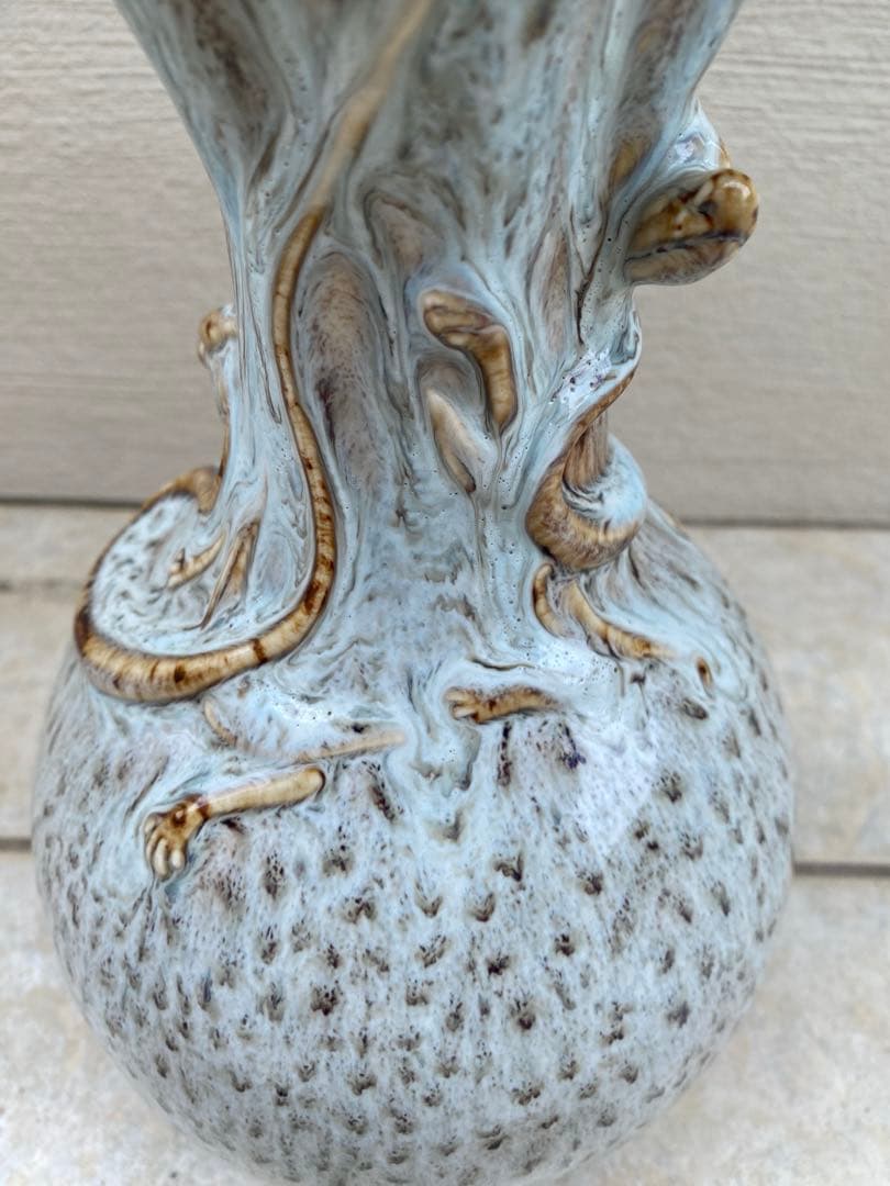 中国美術 時代 花瓶 青磁 竜紋の彫刻付き