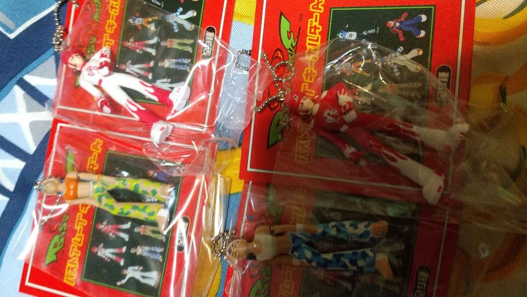 バストアムーブとバストアムーブ2のフィギュアキーホルダー