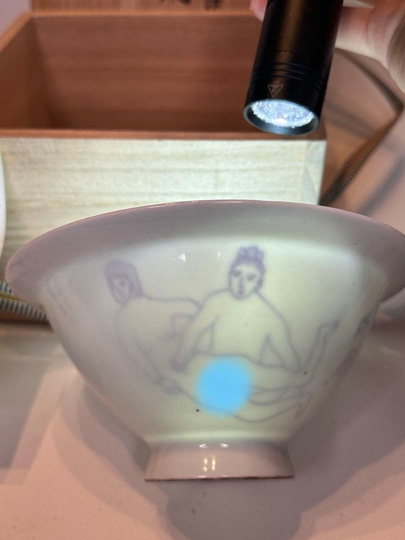 白瓷 暗刻透文 茶盏　春画図　「内府」文字　浮世絵 透かし絵　共箱付　中国古美術