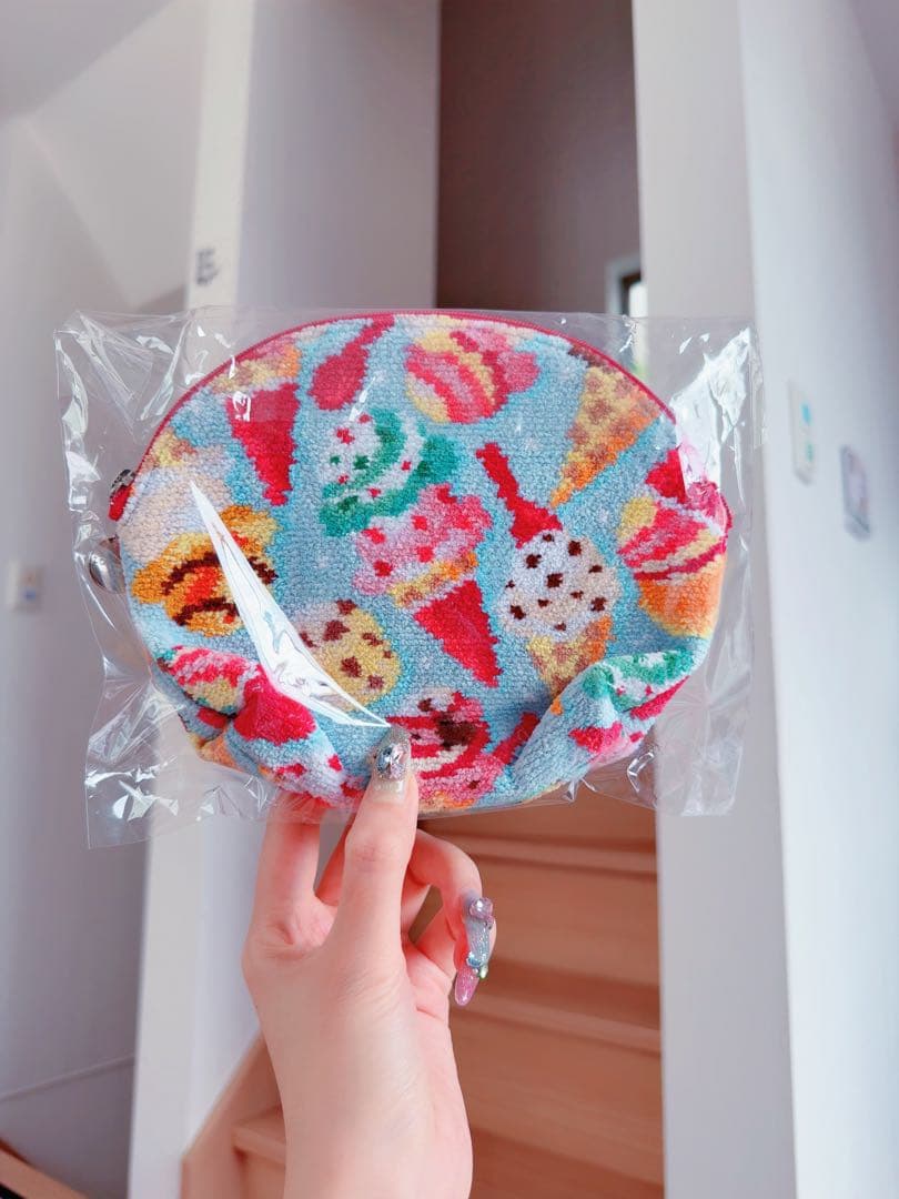 完売品　フェイラー×サーティーワン　アイスクリーム柄ポーチ