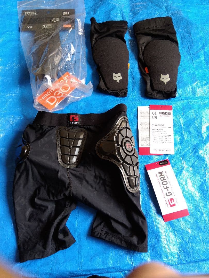 ユース　G-FORM ショーツ　Mサイズ　FOX 二ーガード　ワンサイズ