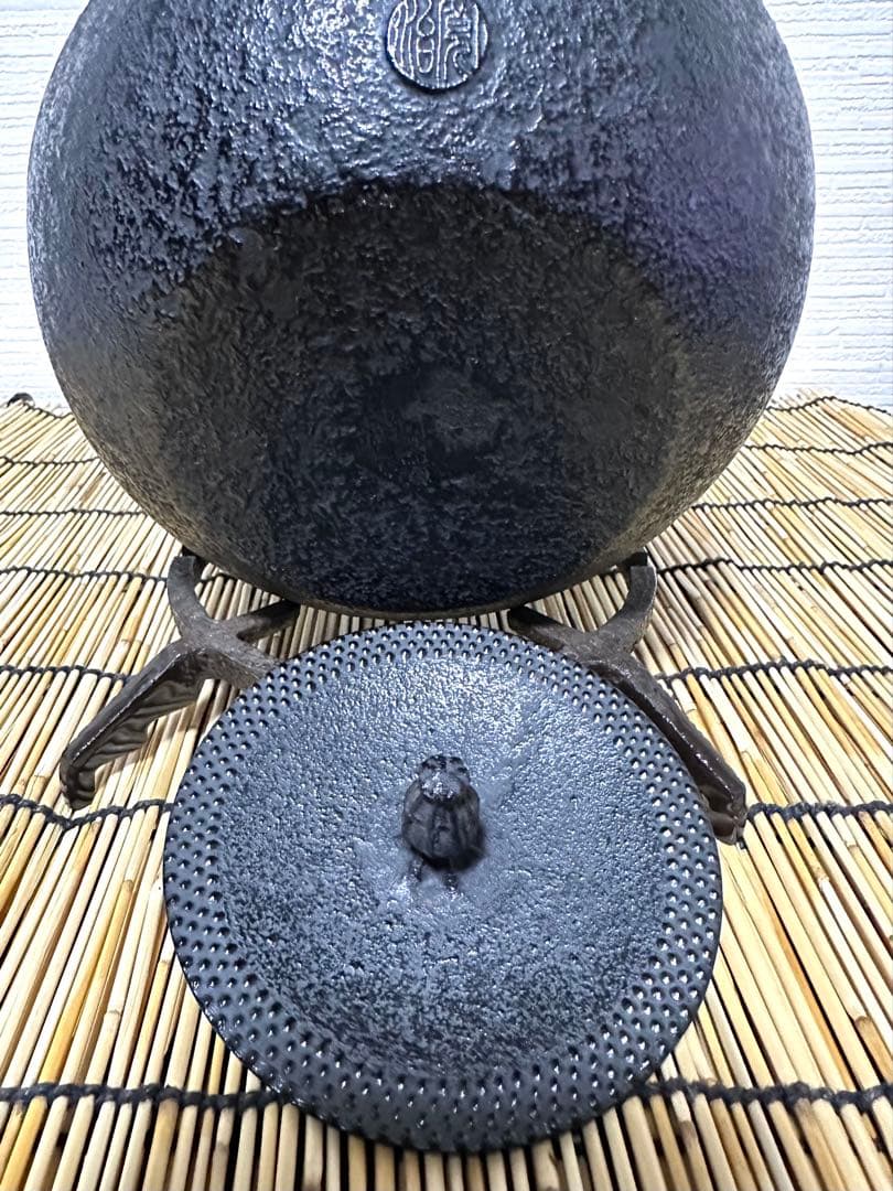 未使用品　南部伝統工芸士 及川寛治作　１８型姥口 アラレ　南部鉄瓶　南部鉄器