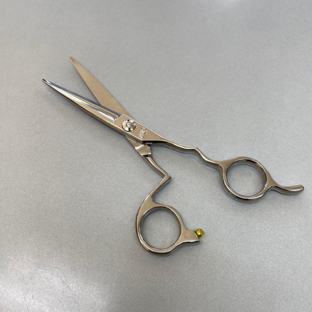 ６インチシザー　手に吸い付くようなフィット感