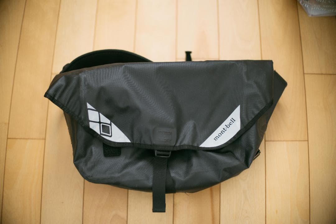 mont-bell ドライメッセンジャーバッグ グレー Sサイズ