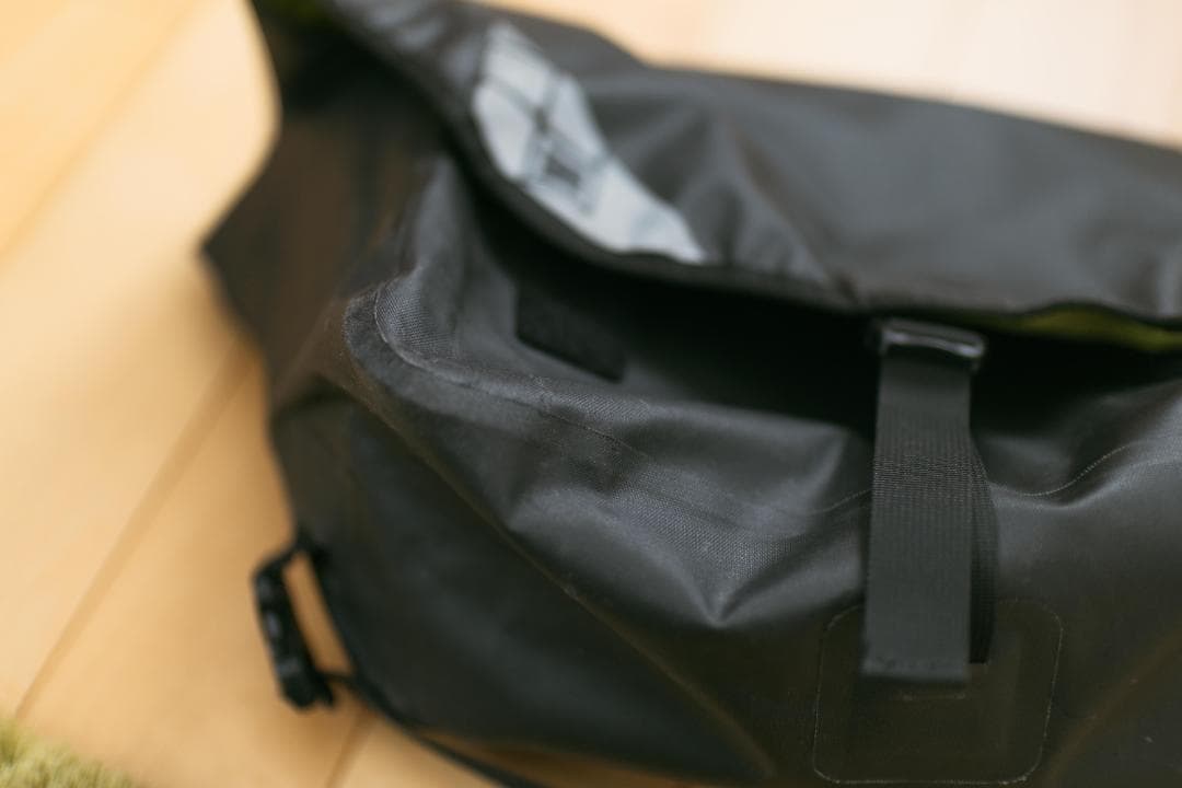 mont-bell ドライメッセンジャーバッグ グレー Sサイズ