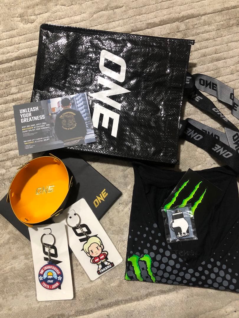 武尊vsロッタンONE173 VVIP限定特典ギフトセット一部