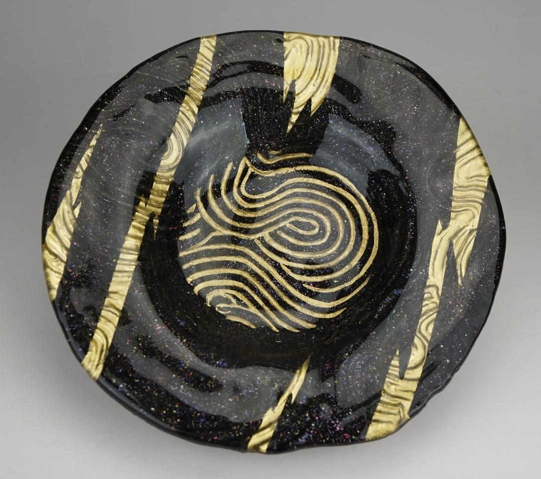 人気陶芸家　益子焼　坂田甚内作　金彩深甚文円形大皿　直径26ｃｍ在銘陶器　美品
