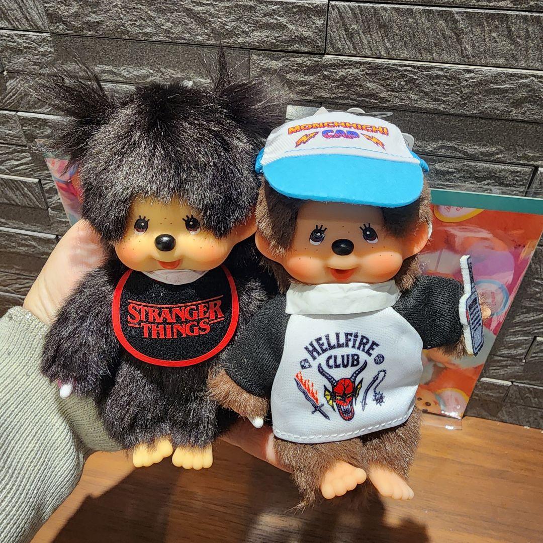 お顔厳選新発売モンチッチ キーチェーン ストレンジャーシングス コラボ2点セット