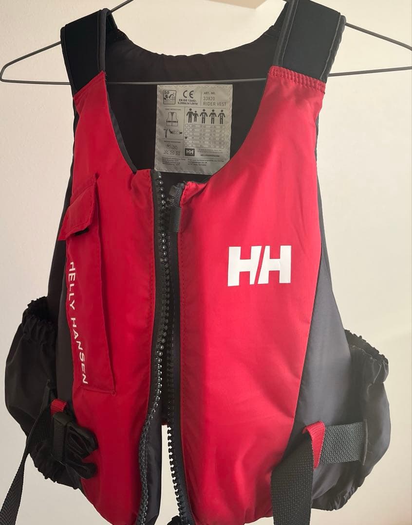 ライフジャケット 赤 レッド 黒 Mサイズ 美品 ヘリーハンセン