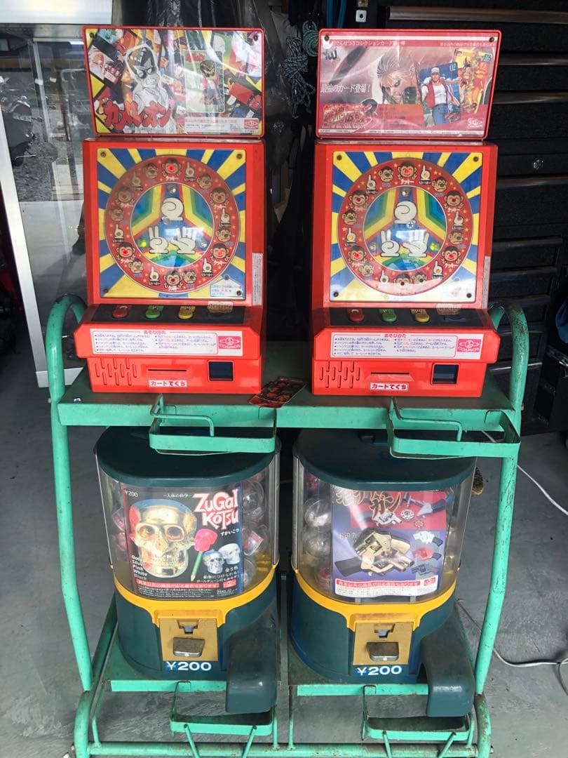 ガチャ　カードじゃん　本体　カプセルトイ