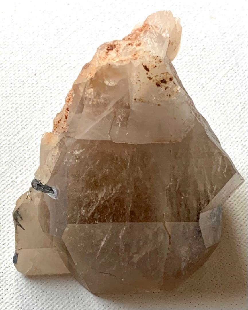 シン・ザギマウンテンクォーツ65/ブラウンファントム/艶々/黒針入り/巨大/自立