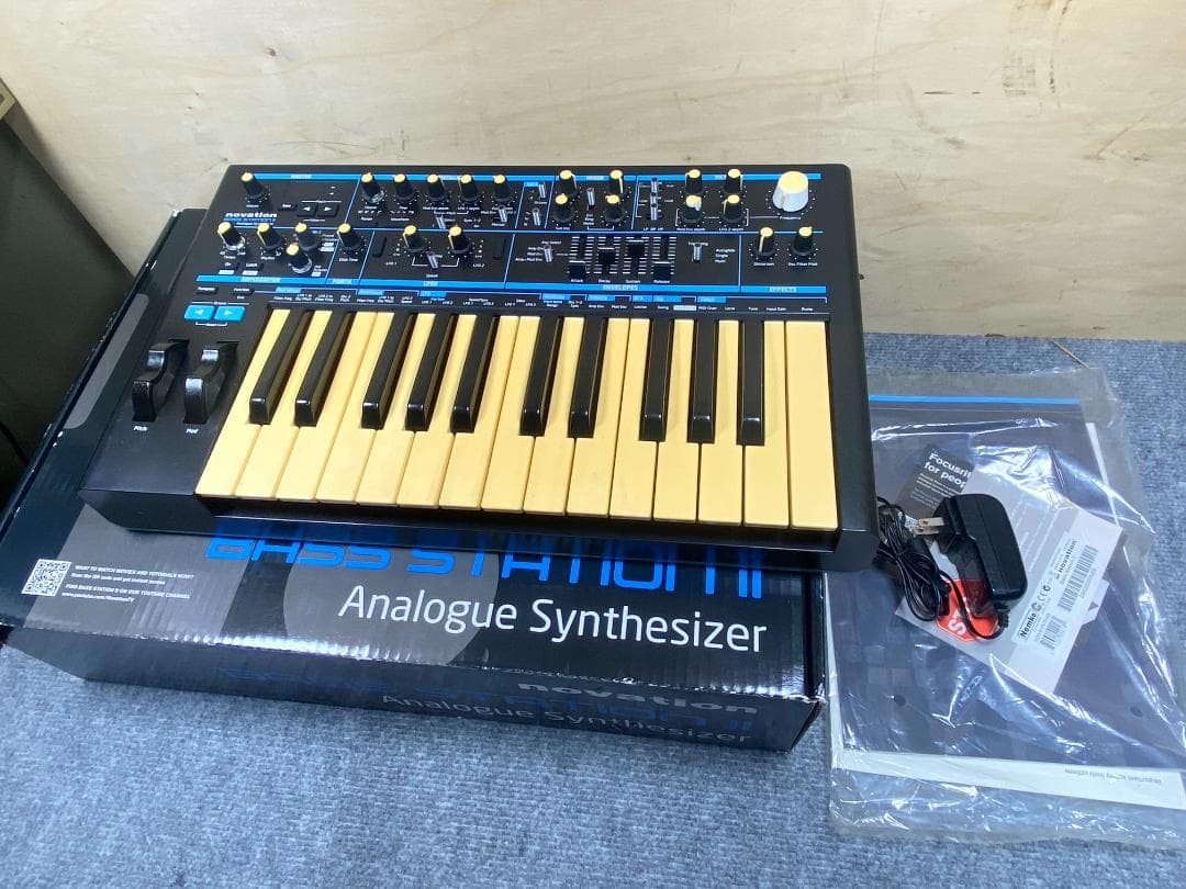 1026 NOVATION BASS STATION 2 シンセサイザー