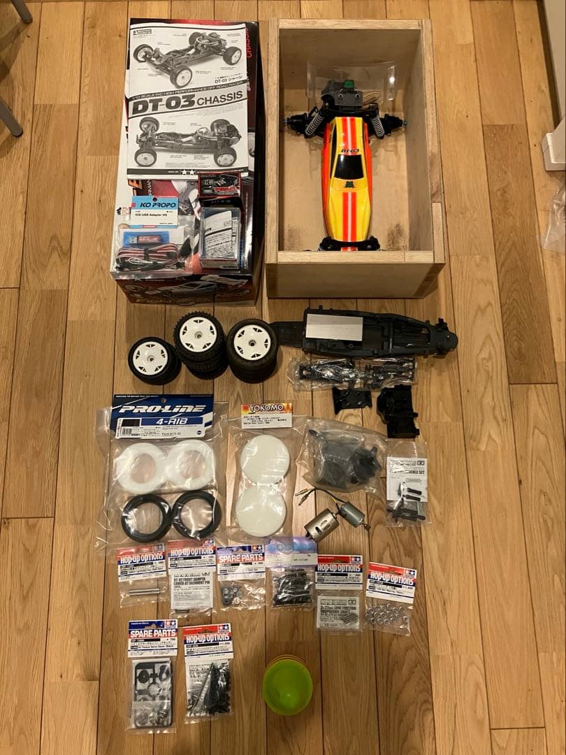 タミヤラジコン本体DT03、ラジコンケース(自作)のセット販売です。