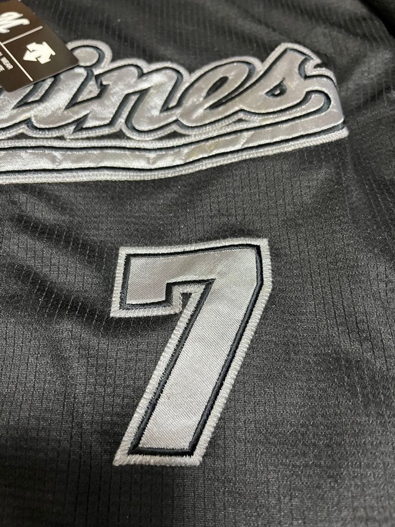 千葉ロッテマリーンズ　鈴木大地　ユニフォーム デサント製復刻　新品