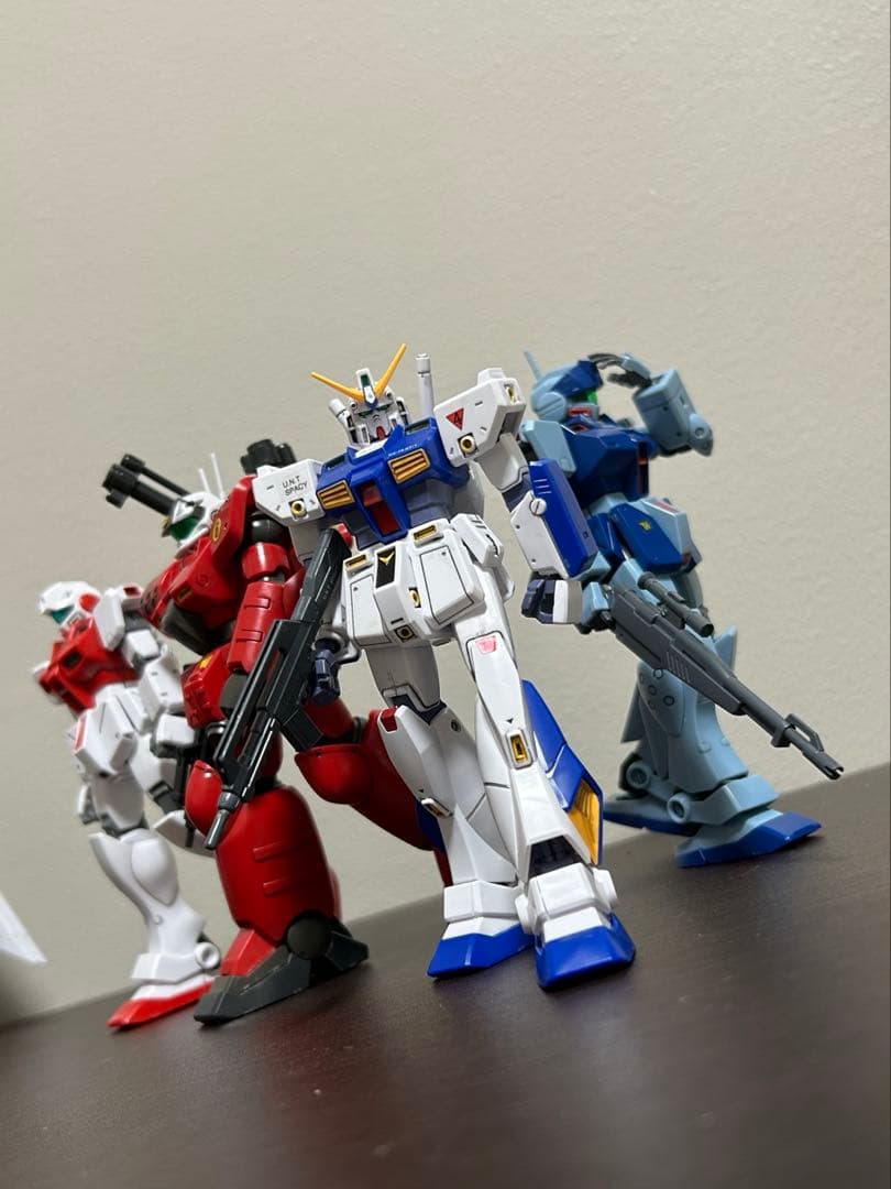 ガンプラ　完成品４体　HGUC スカーレット隊