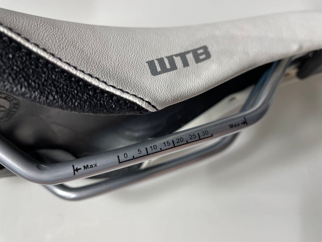 ア*サ様 貴重 WTB ROCKET サドル ホワイト クロモリレール 未使用