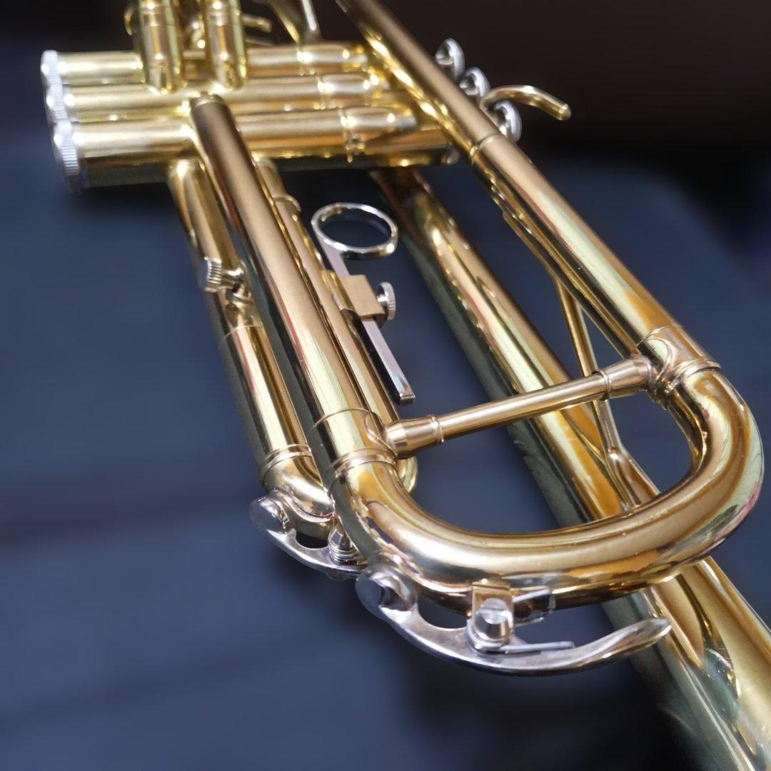 トランペット本体 メーカー不明 ゴールド金色 ケース マウスピースセット