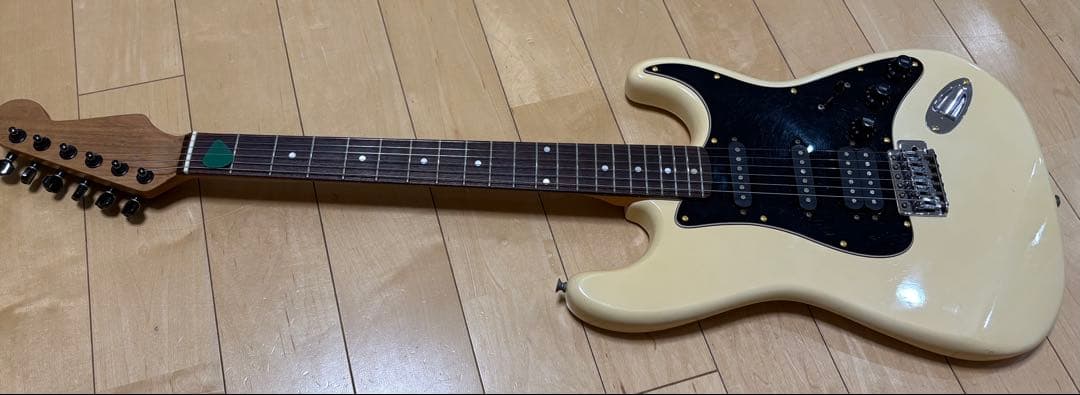 エレキギター　ストラトタイプ