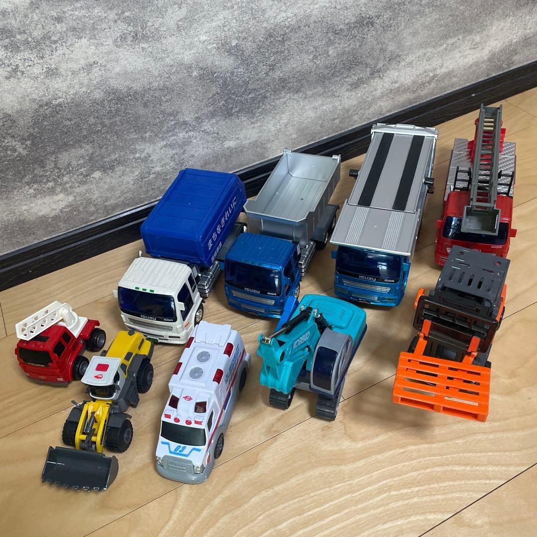 いすゞ　トラック　ゴミ収集車　 はしご車　建設機械　他ミニカーセット