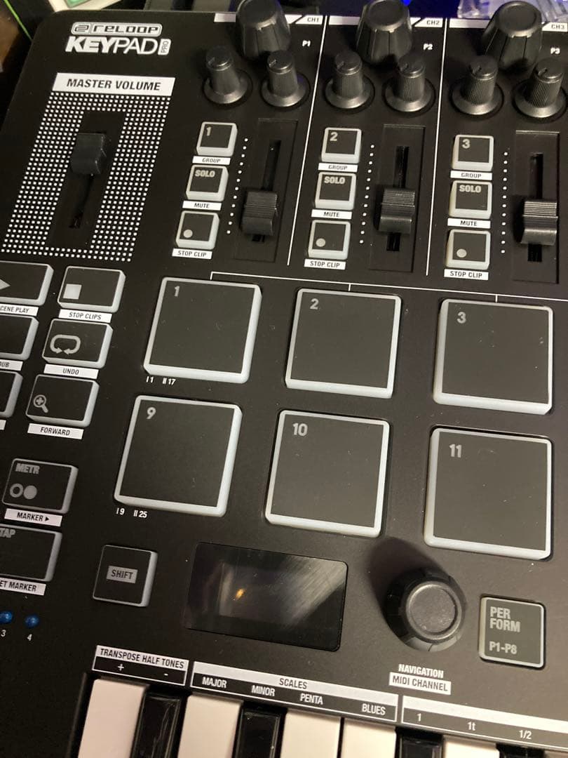 KEYPAD PRO MIDIコントローラー