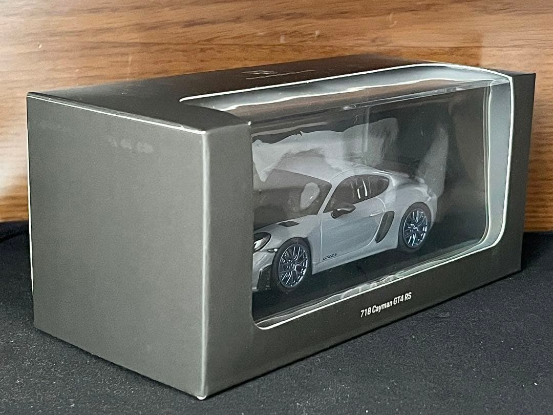 1/43 ミニチャンプス ポルシェ 718 ケイマン GT4 RS グレー