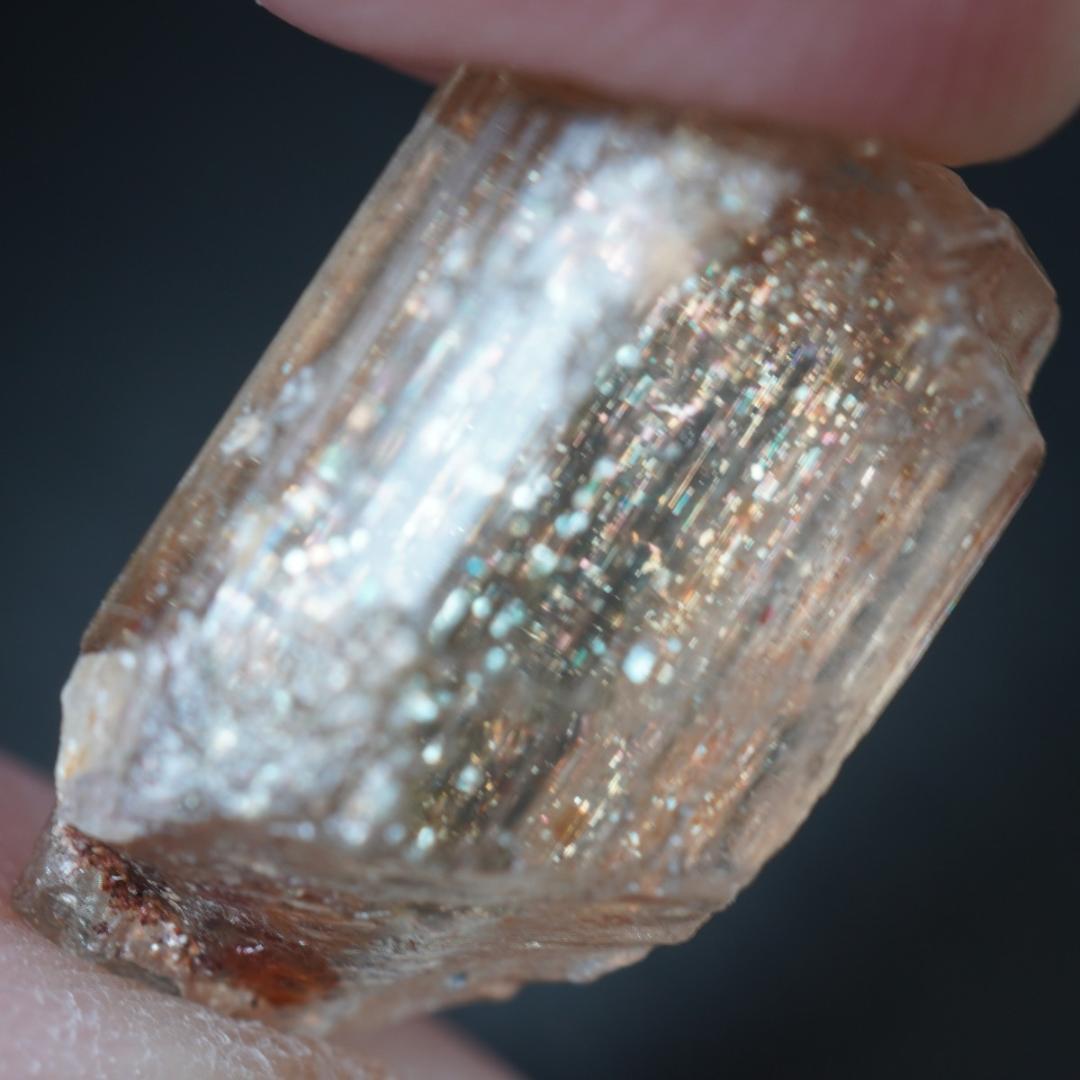 サンストーンスキャポライト　結晶　原石　タンザニア産