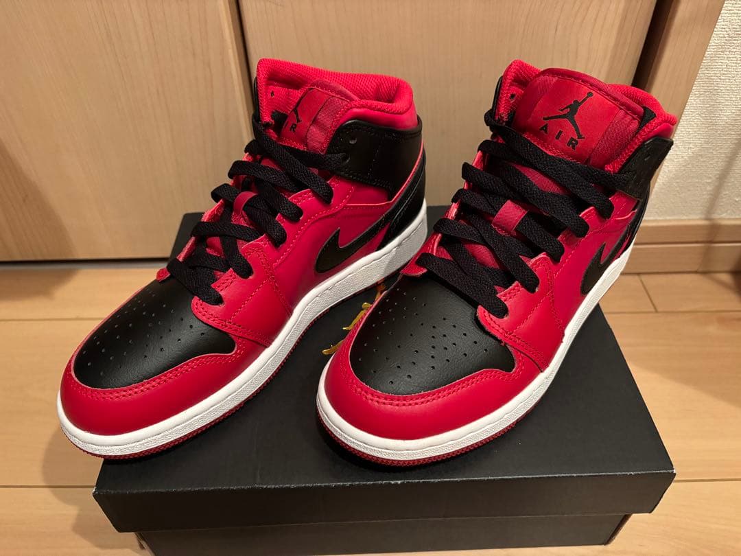 Nike Air Jordan 1 Mid 赤/黒 ハイカットシューズ