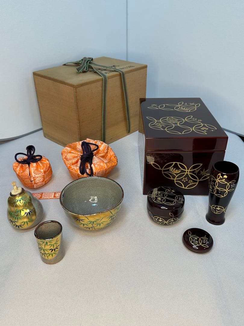 茶道具　茶箱　平安祥雲　四君子蒔絵