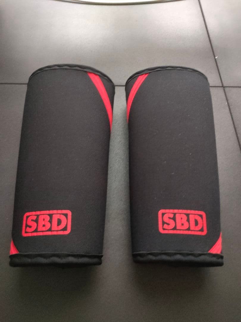 SBD ニースリーブ 黒/赤　Mサイズ 旧型