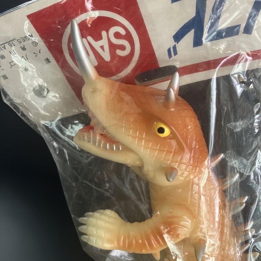 マルサン 蓄光版　バルゴン　角川映画・ガメラ ソフビ sofviフィギュア