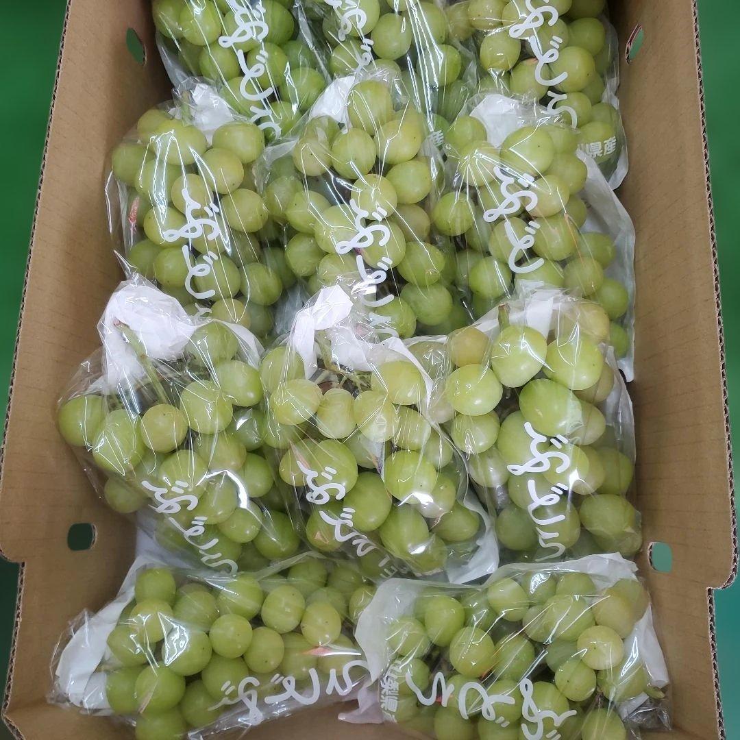 4️⃣ 山梨県産 シャインマスカット １1房入り 箱込み5.5キロ