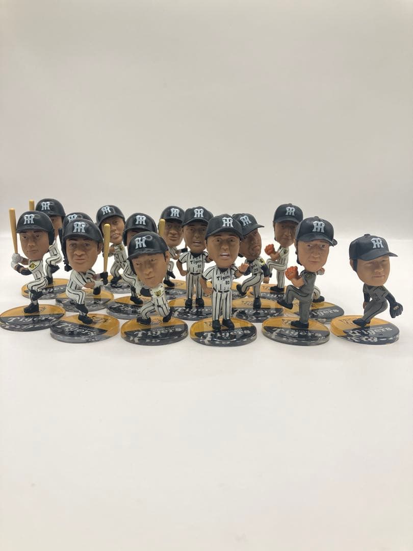 コレクター必見！阪神タイガース Tigers フィギュア 藤川球児 岡田監督Y
