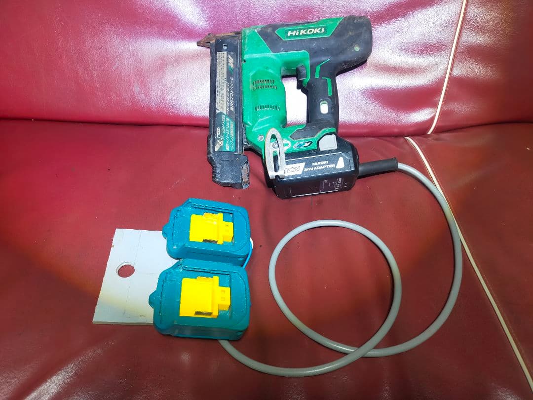 HIKOKIマルチボルト用マキタ18vバッテリーx2アダプター　ケーブル式