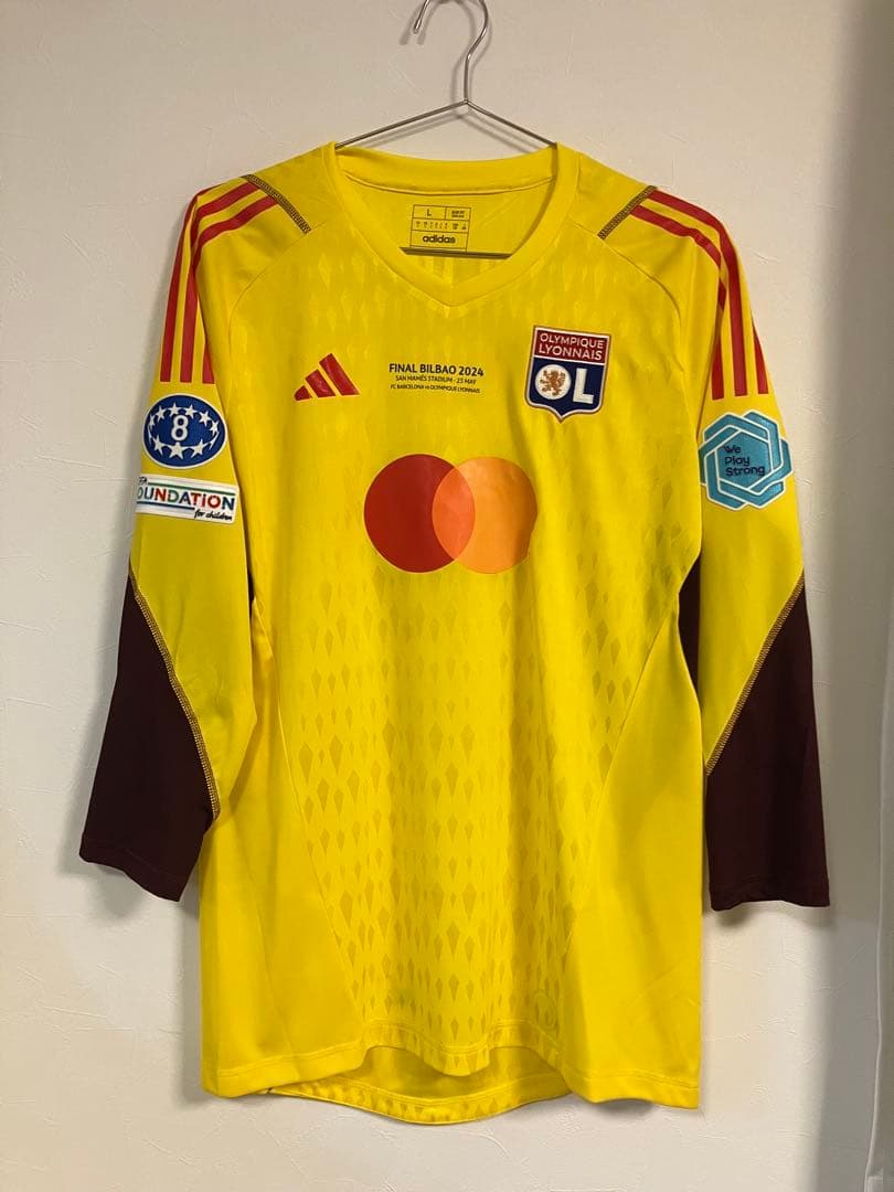 オリンピックリヨン　チャンピオンズリーグ決勝GKユニフォーム　直筆サイン入り