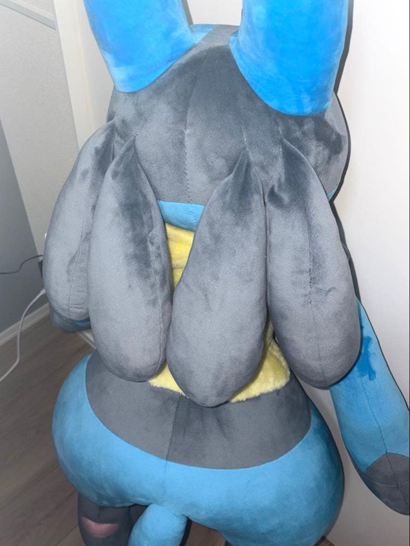 等身大ルカリオ ぬいぐるみ タグ付き