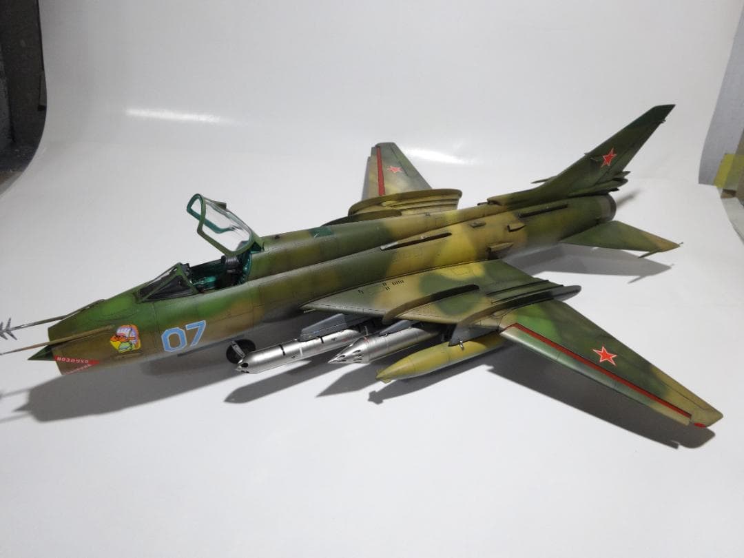 トランぺッター1/48「Su-17フィッター」完成品
