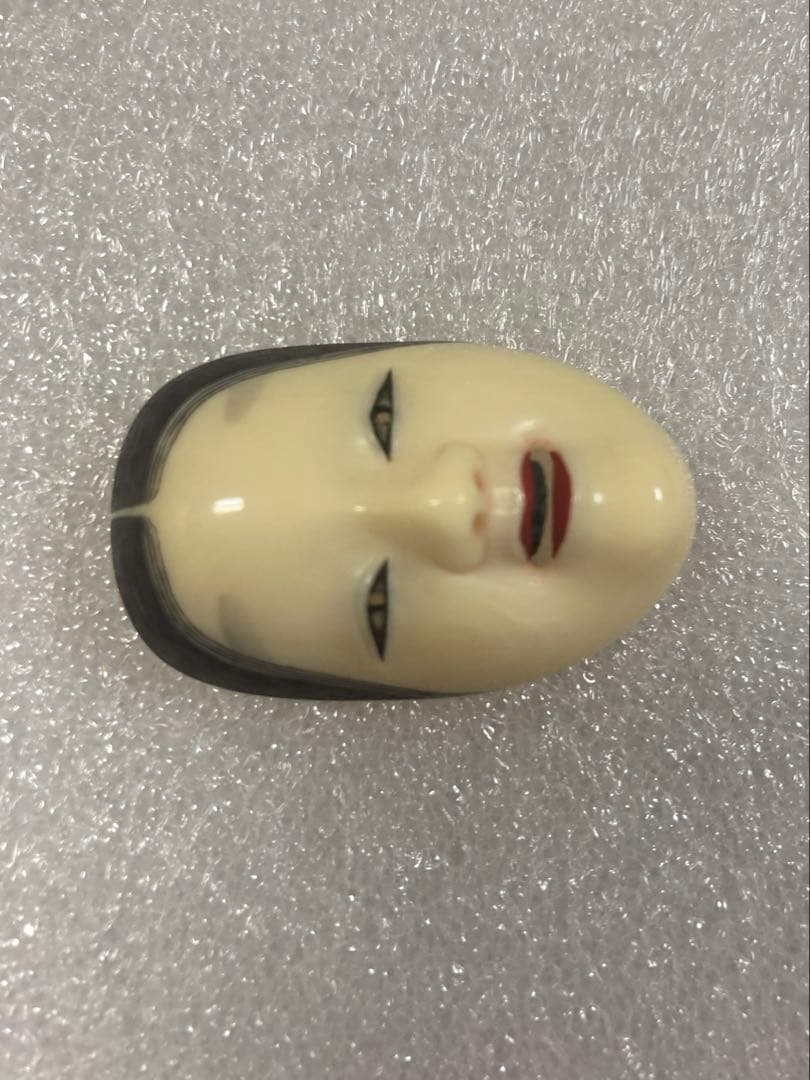 天然素材　小面（若女）彫刻　帯留め　提げ物