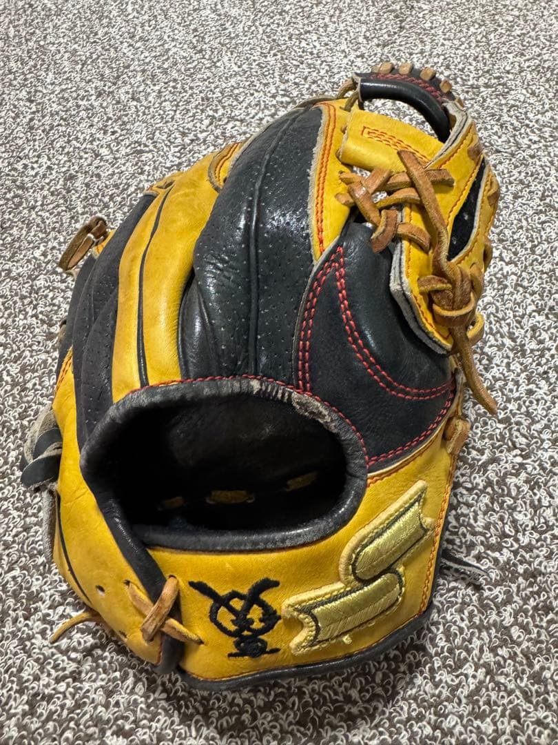 【最終値下】巨人　脇谷亮太実使用グローブ　 内野手用　硬式グローブ