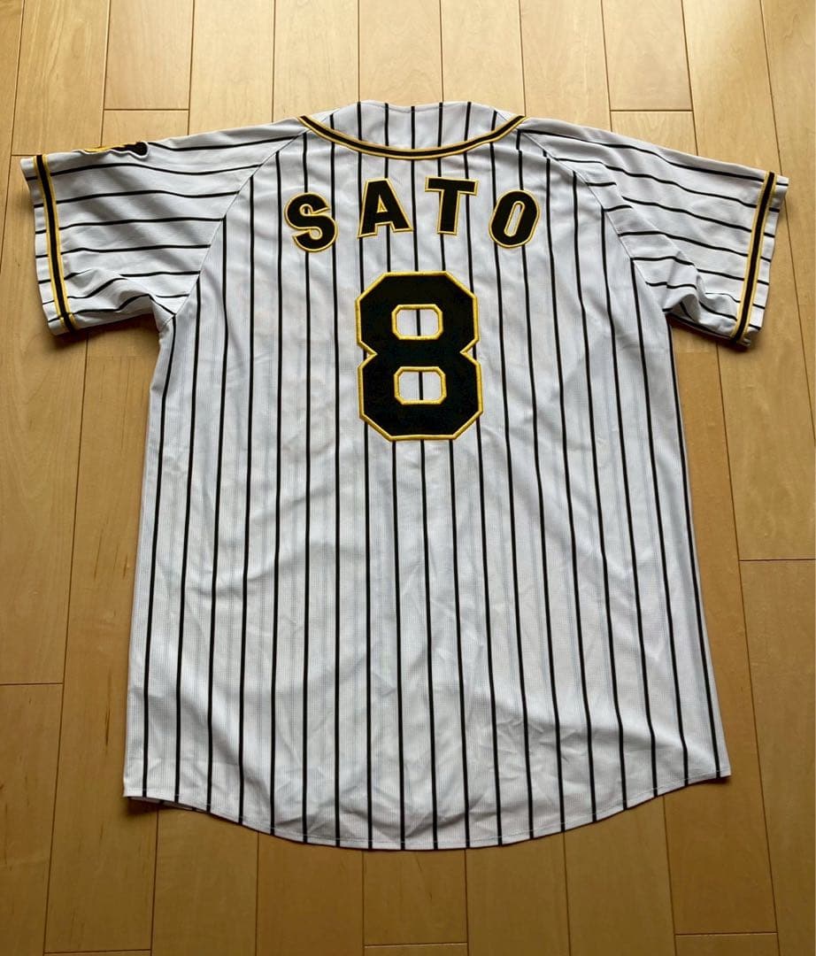 ①阪神タイガース　佐藤輝明選手　旧ホーム　ユニフォーム　Oサイズ　#８