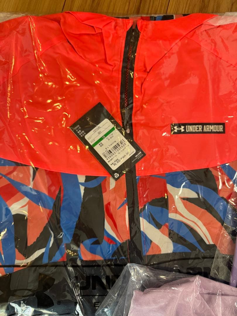 レディースL/ UNDER ARMOUR フード付き×2 &Tシャツ