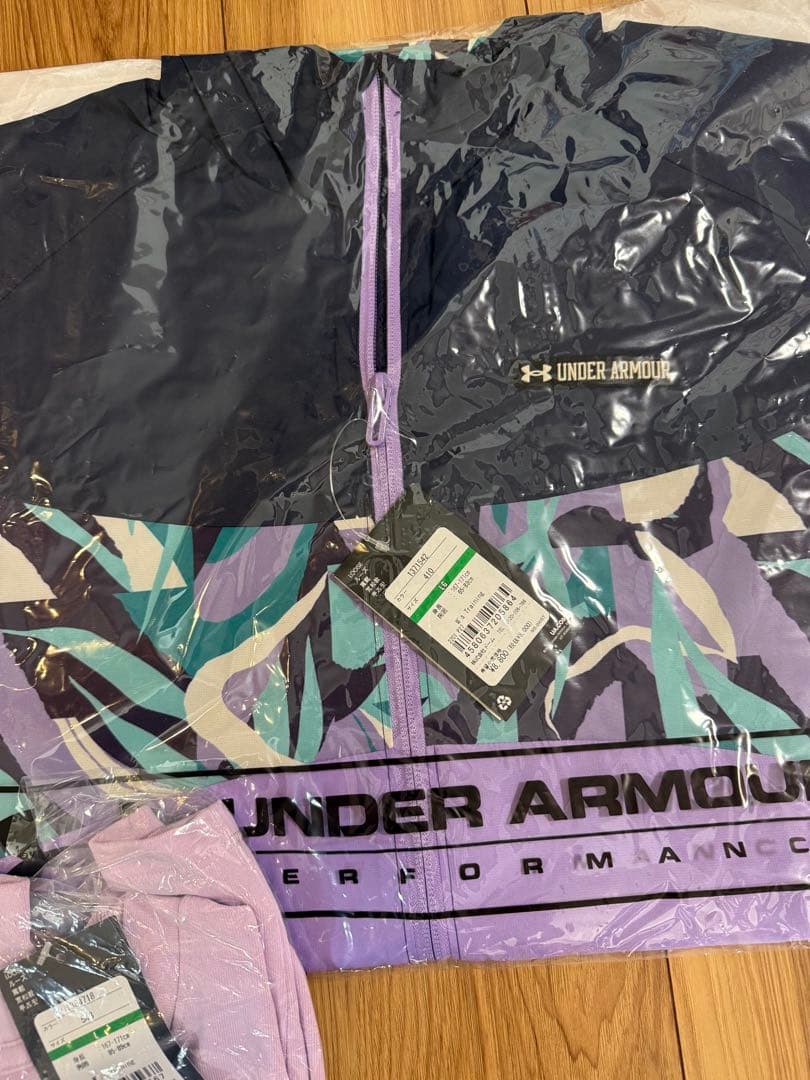 レディースL/ UNDER ARMOUR フード付き×2 &Tシャツ