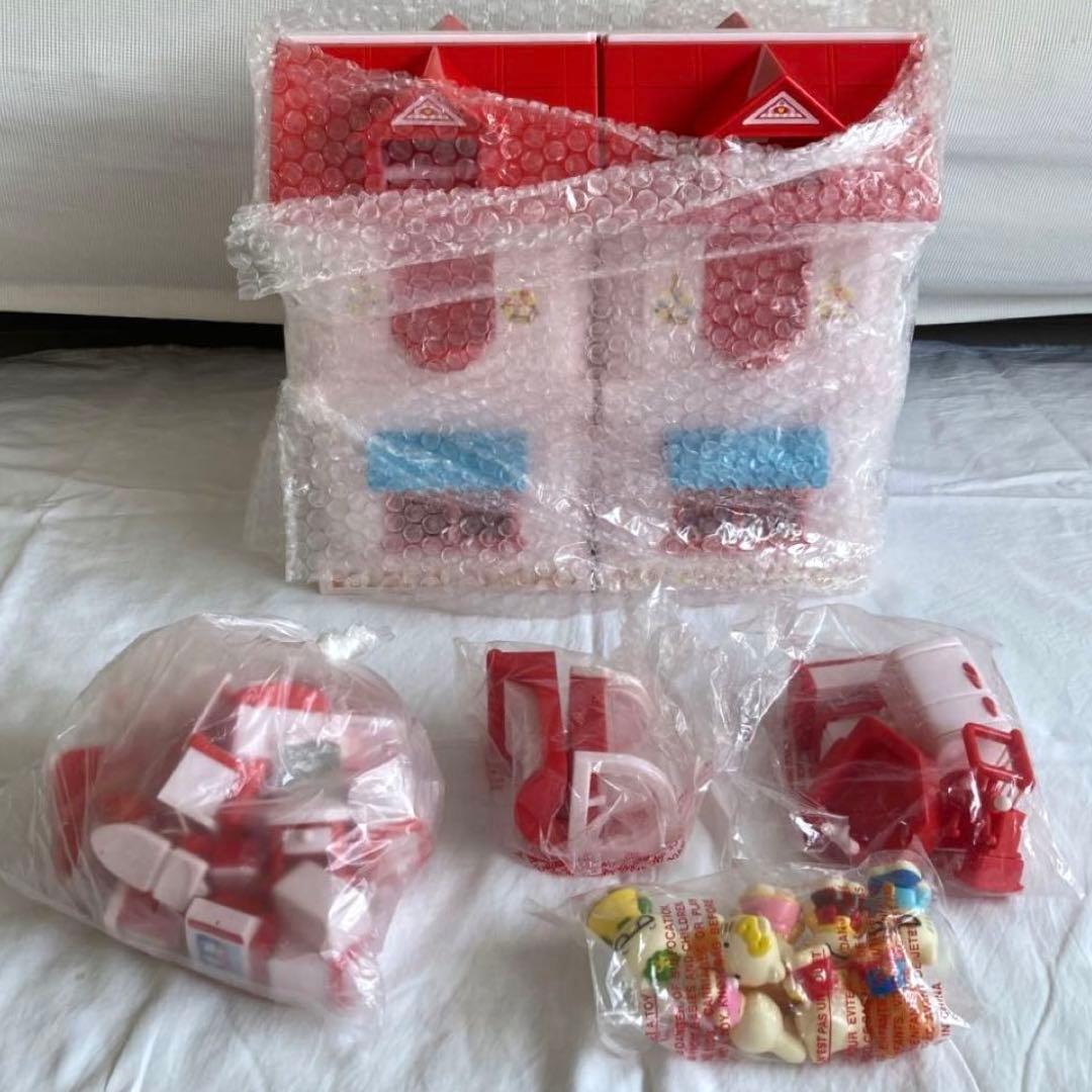 確認用写真　HELLO KITTY　ドールハウス　赤い屋根　ハローキティのお家